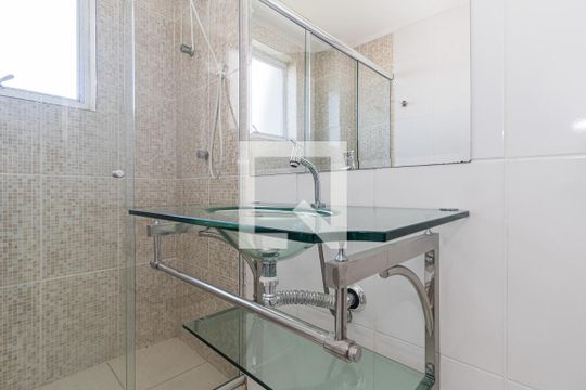 Banheiro de apartamento para alugar com 1 quarto, 47m² em Petrópolis, Porto Alegre