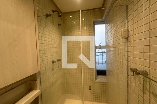 Banheiro de apartamento à venda com 2 quartos, 82m² em Melville Empresarial Ii, Barueri