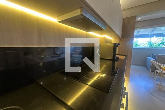 Cozinha de apartamento à venda com 2 quartos, 82m² em Melville Empresarial Ii, Barueri