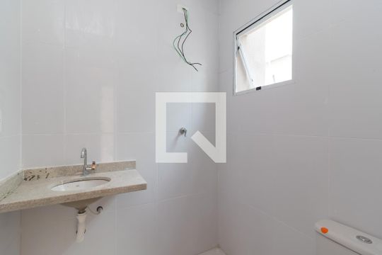 Banheiro de apartamento à venda com 2 quartos, 60m² em Vila Mazzei, São Paulo