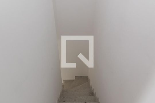 Escada de apartamento à venda com 2 quartos, 60m² em Vila Mazzei, São Paulo