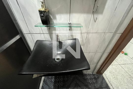 Banheiro 1 de casa à venda com 1 quarto, 170m² em Jardim Eliane, São Paulo