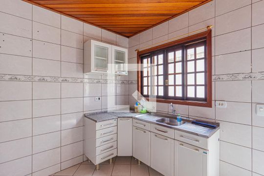 Cozinha de casa para alugar com 2 quartos, 76m² em Jardim Angela Maria, Carapicuíba