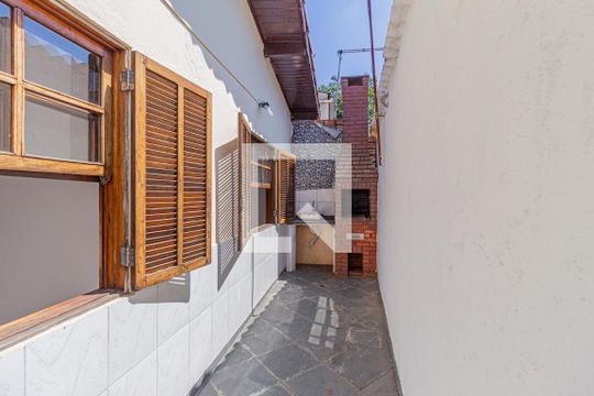 Quintal de casa para alugar com 2 quartos, 76m² em Jardim Angela Maria, Carapicuíba