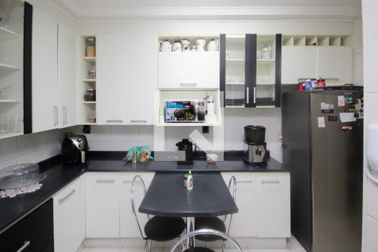Cozinha e Área de Serviço de apartamento à venda com 2 quartos, 79m² em Liberdade, São Paulo