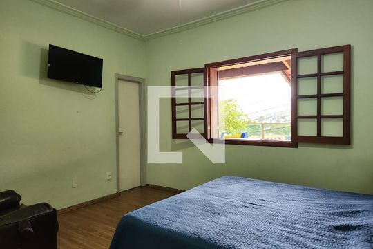 Quarto 1 de casa à venda com 5 quartos, 210m² em Sagrada Família, Belo Horizonte