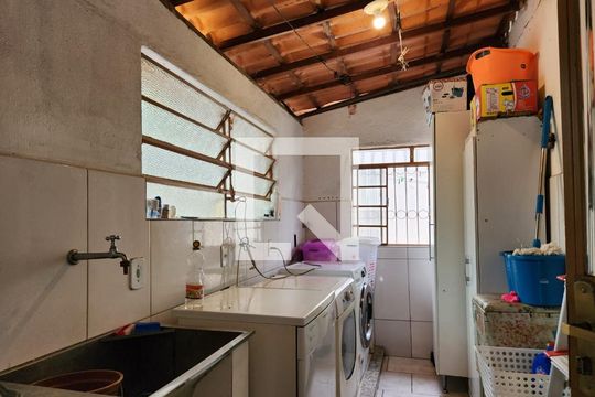 Área de Serviço de casa à venda com 5 quartos, 210m² em Sagrada Família, Belo Horizonte