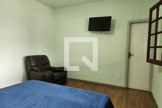 Quarto 1 de casa à venda com 5 quartos, 210m² em Sagrada Família, Belo Horizonte