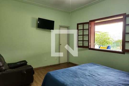 Quarto 1 de casa à venda com 5 quartos, 210m² em Sagrada Família, Belo Horizonte