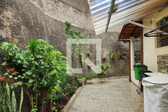 Quintal de casa à venda com 5 quartos, 210m² em Sagrada Família, Belo Horizonte