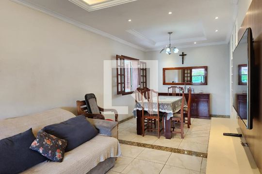 Sala de casa à venda com 5 quartos, 210m² em Sagrada Família, Belo Horizonte