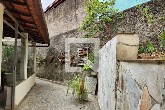 Quintal de casa à venda com 5 quartos, 210m² em Sagrada Família, Belo Horizonte