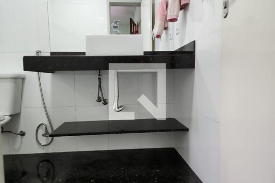 Banheiro de casa à venda com 5 quartos, 210m² em Sagrada Família, Belo Horizonte