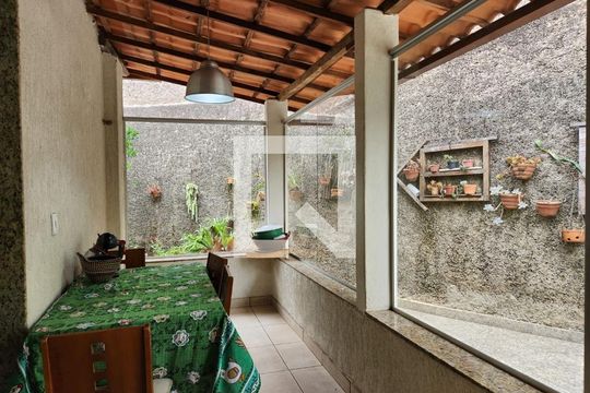 Cozinha de casa à venda com 5 quartos, 210m² em Sagrada Família, Belo Horizonte