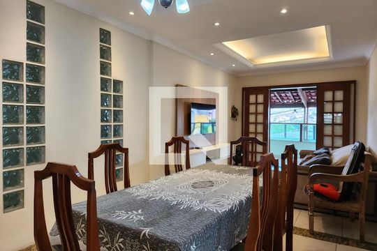 Casa à venda com 5 quartos, 210m² em Sagrada Família, Belo Horizonte