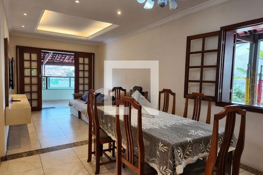 Sala de casa à venda com 5 quartos, 210m² em Sagrada Família, Belo Horizonte