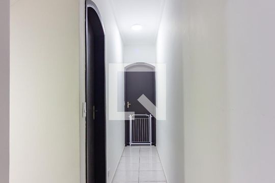 Corredor de casa à venda com 3 quartos, 166m² em Bussocaba, Osasco
