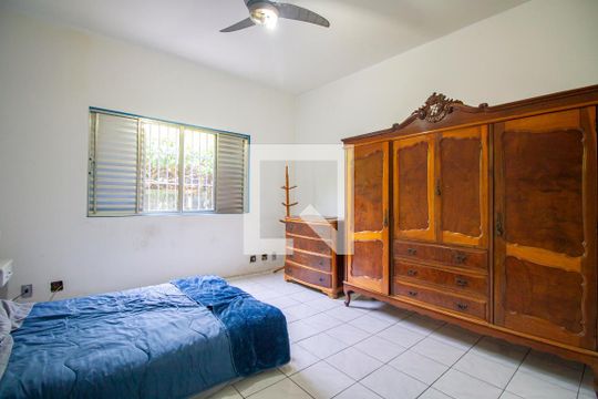 Quarto 1 de casa para alugar com 3 quartos, 140m² em Jardim das Bandeiras, São Paulo