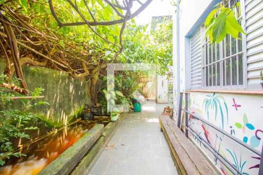 Quintal de casa para alugar com 3 quartos, 110m² em Jardim das Bandeiras, São Paulo