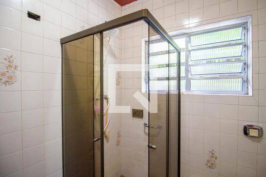Banheiro de casa para alugar com 3 quartos, 140m² em Jardim das Bandeiras, São Paulo