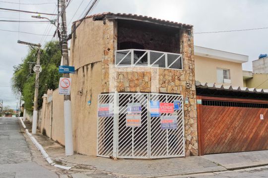 Fachada de casa para alugar com 3 quartos, 258m² em Vila Carbone, São Paulo