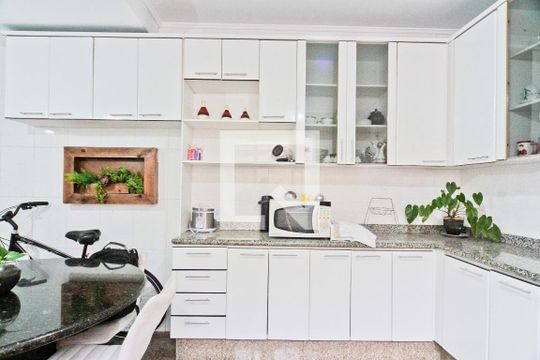 Cozinha de casa para alugar com 3 quartos, 258m² em Vila Carbone, São Paulo