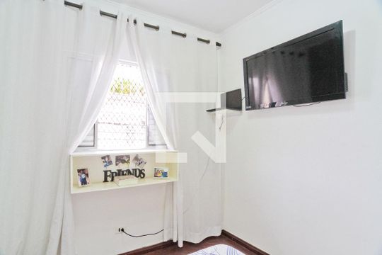 Suíte de casa para alugar com 3 quartos, 258m² em Vila Carbone, São Paulo