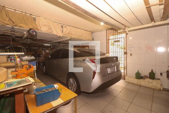 Garagem de casa à venda com 4 quartos, 400m² em Chácara das Pedras, Porto Alegre