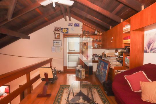 Sótão de casa à venda com 4 quartos, 400m² em Chácara das Pedras, Porto Alegre