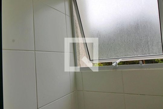 Banheiro de apartamento para alugar com 2 quartos, 48m² em Jardim Maria Duarte, São Paulo