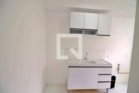 Cozinha de apartamento para alugar com 2 quartos, 48m² em Jardim Maria Duarte, São Paulo