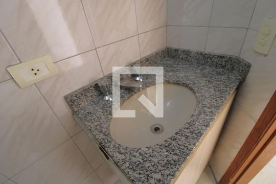 Pia banheiro comum de apartamento para alugar com 4 quartos, 149m² em Vila do Castelo, São Paulo