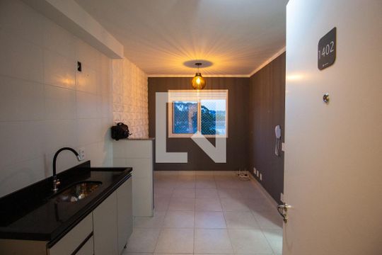 Apartamento à venda com 2 quartos, 33m² em Vila Carmosina, São Paulo