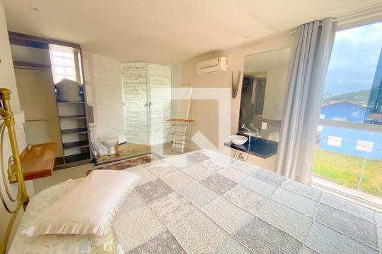 Quarto de kitnet/studio para alugar com 1 quarto, 57m² em Cachoeira do Bom Jesus Leste, Florianópolis