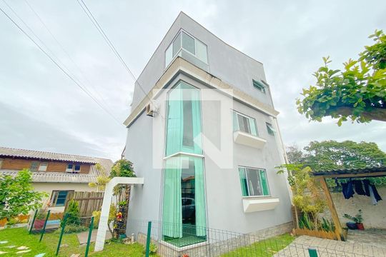 Fachada de kitnet/studio para alugar com 1 quarto, 57m² em Cachoeira do Bom Jesus Leste, Florianópolis