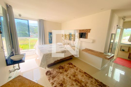 Quarto de kitnet/studio para alugar com 1 quarto, 57m² em Cachoeira do Bom Jesus Leste, Florianópolis