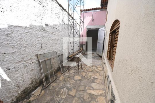 Área de Serviço de casa para alugar com 4 quartos, 120m² em Setor Faiçalville, Goiânia
