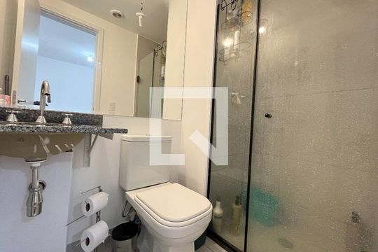 Banheiro  de apartamento à venda com 1 quarto, 30m² em Jardim Prudência, São Paulo