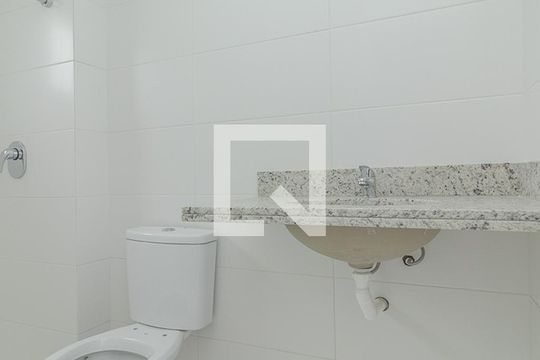 Banheiro da Suíte de apartamento à venda com 1 quarto, 50m² em Passo D’areia, Porto Alegre