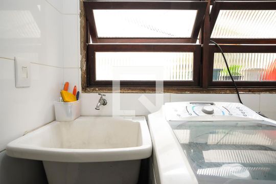 Área de Serviço de casa à venda com 5 quartos, 380m² em Campestre, Santo André