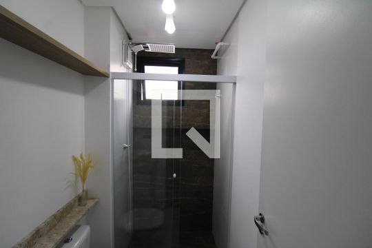 Banheiro de kitnet/studio para alugar com 1 quarto, 30m² em Santana, São Paulo
