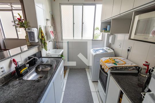 Cozinha de apartamento para alugar com 2 quartos, 45m² em São João Batista (venda Nova), Belo Horizonte