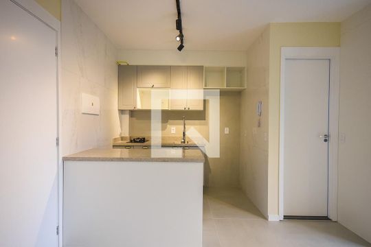Cozinha de kitnet/studio para alugar com 1 quarto, 32m² em Jardim Panorama, São Paulo