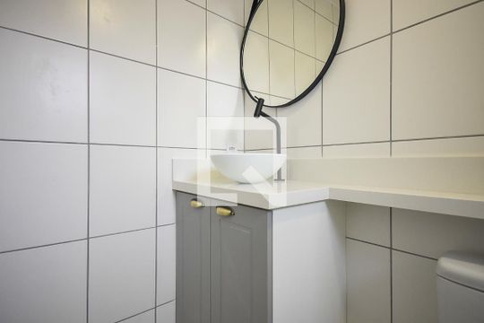 Banheiro de kitnet/studio para alugar com 1 quarto, 32m² em Jardim Panorama, São Paulo