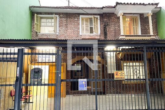 Fachada de casa à venda com 3 quartos, 180m² em Vila Romana, São Paulo