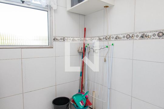 Cozinha de apartamento à venda com 2 quartos, 42m² em Partenon, Porto Alegre