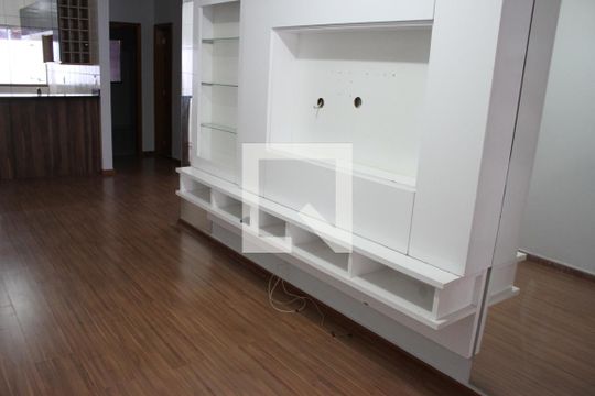 Sala de casa para alugar com 2 quartos, 80m² em Residencial Brisas da Mata, Goiânia