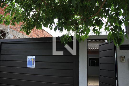 Fachada de casa para alugar com 2 quartos, 80m² em Residencial Brisas da Mata, Goiânia