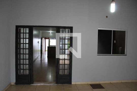 Entrada de casa para alugar com 2 quartos, 80m² em Residencial Brisas da Mata, Goiânia