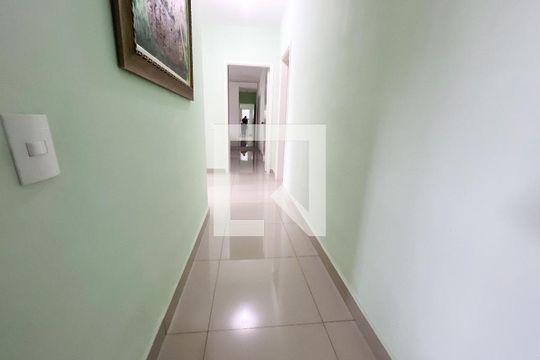 Corredor de casa à venda com 4 quartos, 193m² em Jardim Chapadão, Campinas